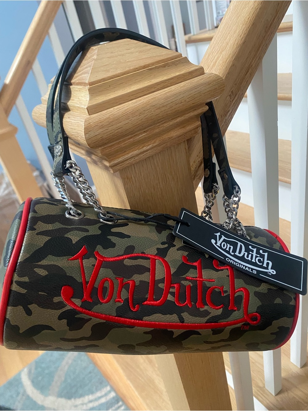 Von Dutch Barrel Bag in Camo red
script embroidery silver tone hdwr